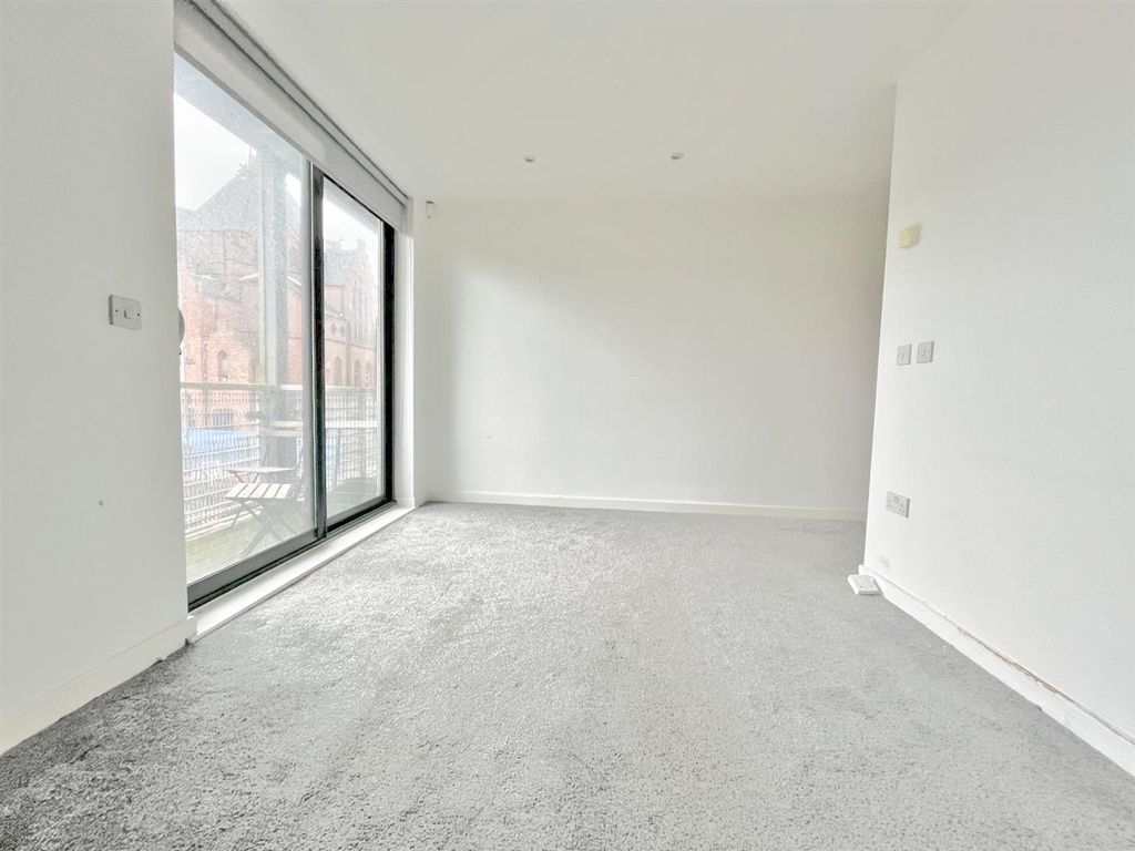 Property photo 2 of 9 Lounge