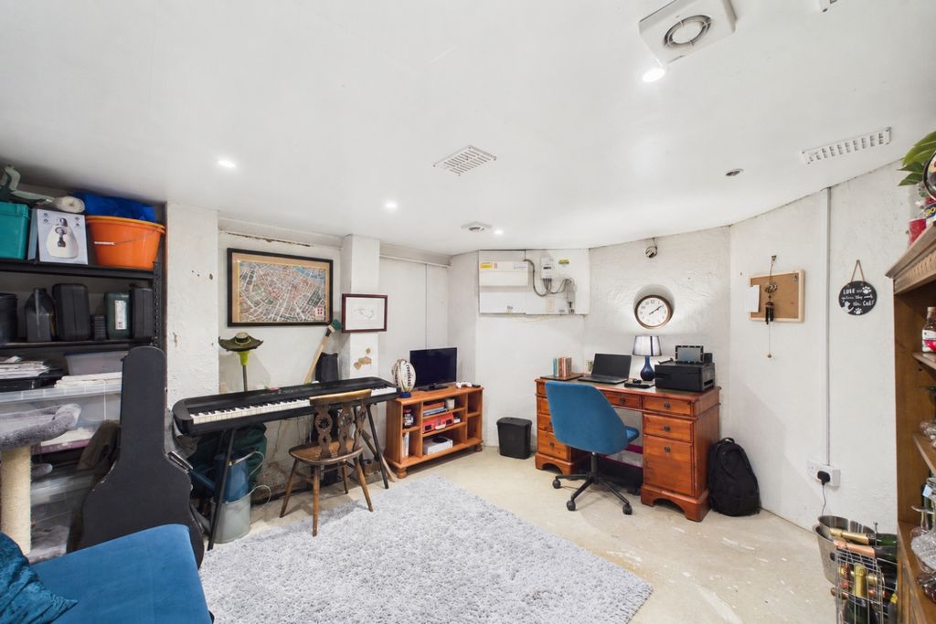 Property photo 3 of 8 Cellar