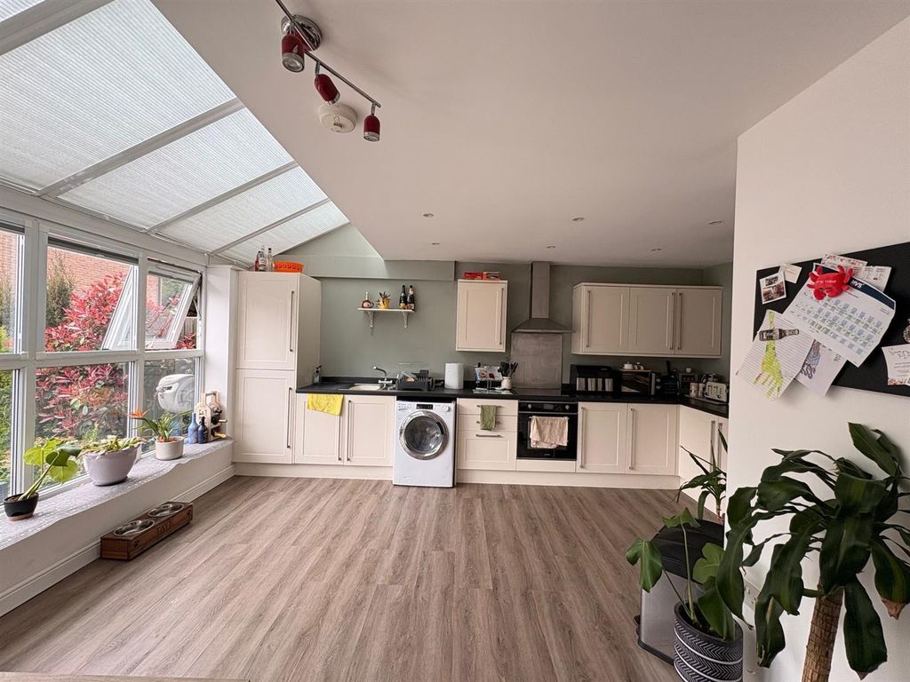 Property photo 3 of 19 Kitchen 2.Jpg