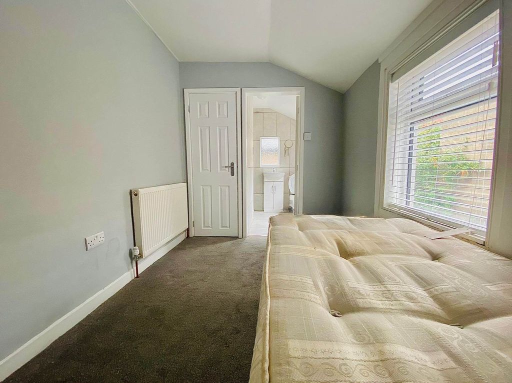 Property photo 1 of 3