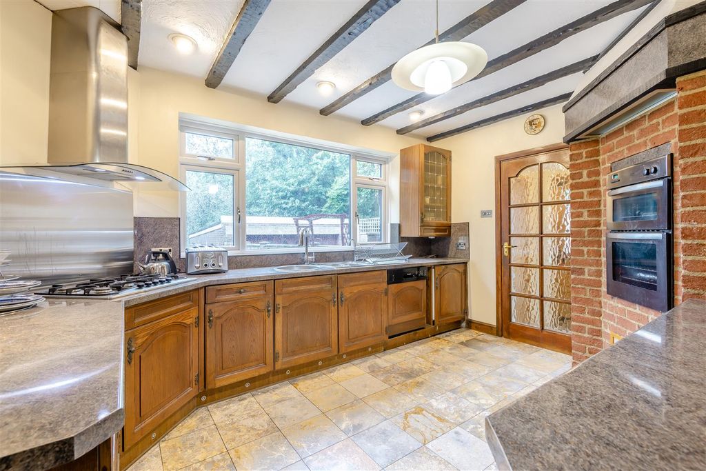 Property photo 3 of 29 8664327-Interior19.Jpg