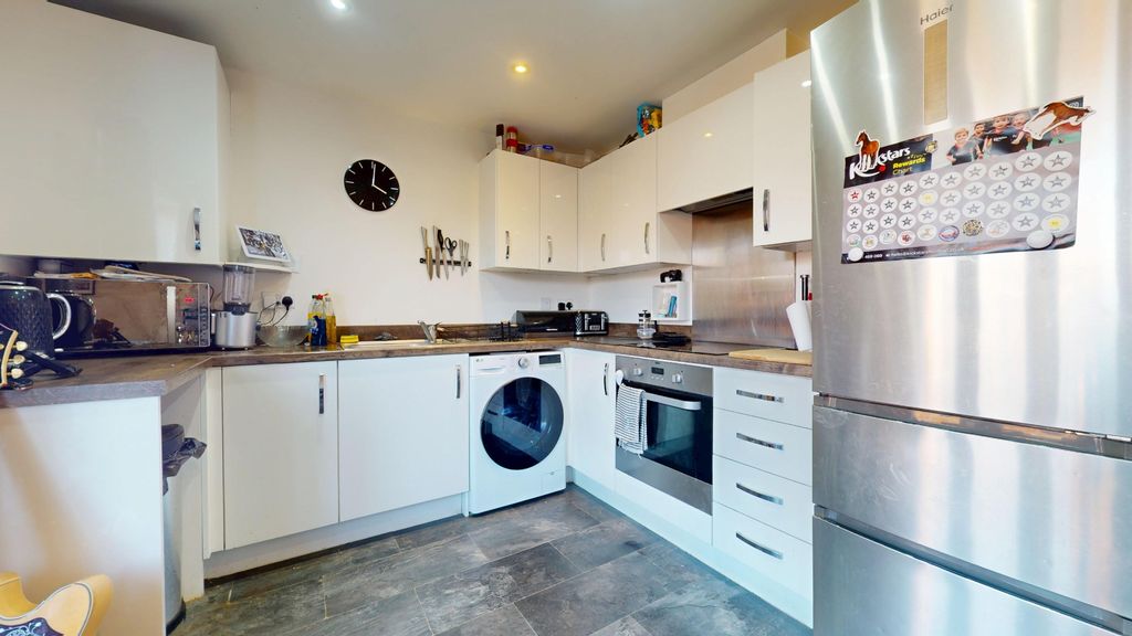 Property photo 2 of 15 4321612