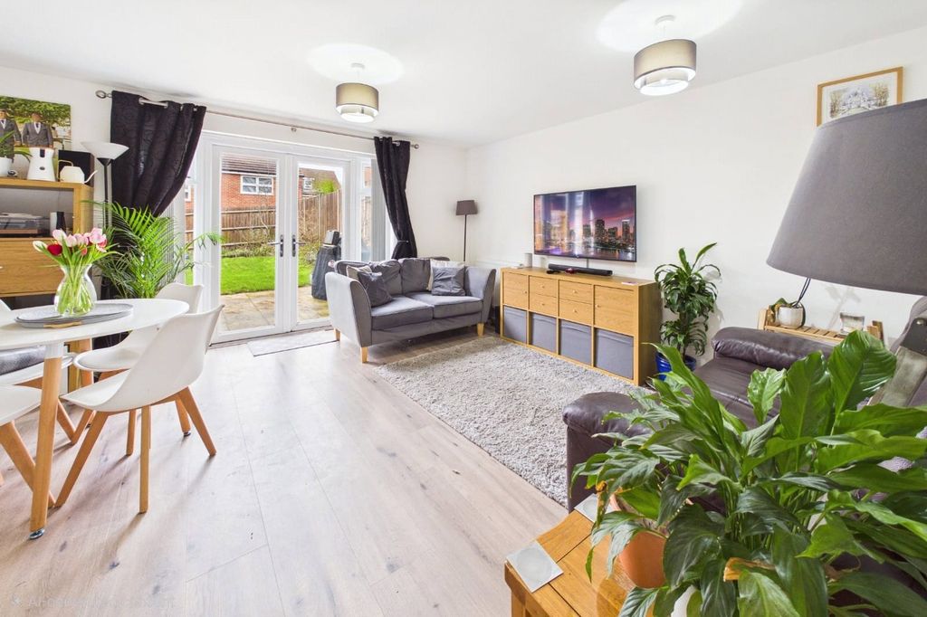 Property photo 2 of 16 Living/Dining Room