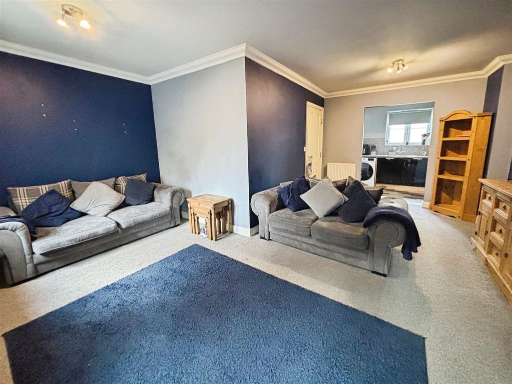 Property photo 3 of 20 Lounge