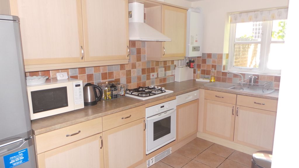 Property photo 2 of 6 Kitchen