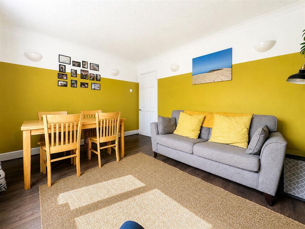 Property photo 3 of 32 Livingroom.Png