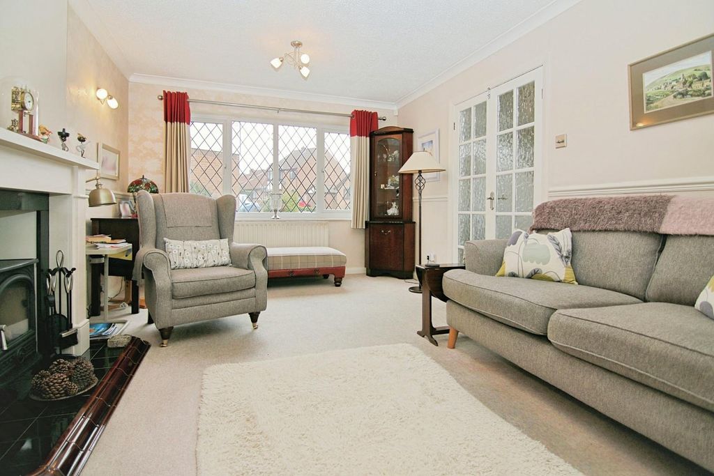 Property photo 2 of 21 Living