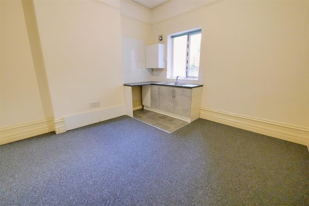 Property photo 2 of 5 Studio Room