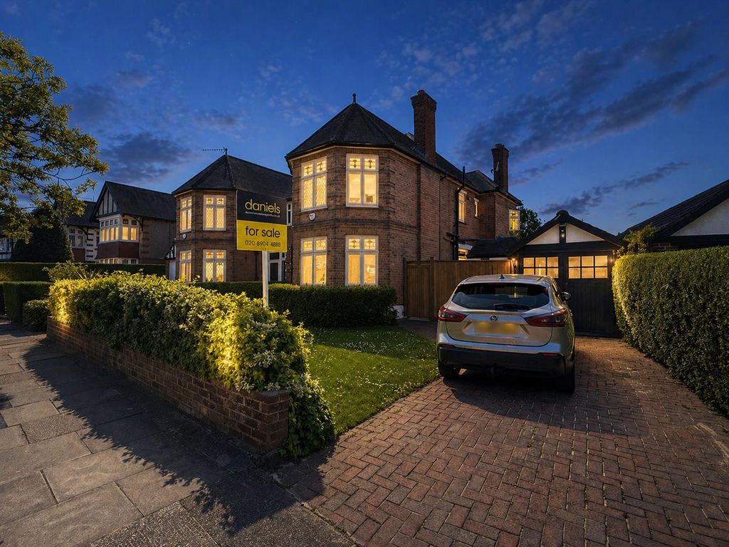 Property photo 1 of 20 Front Night.Png