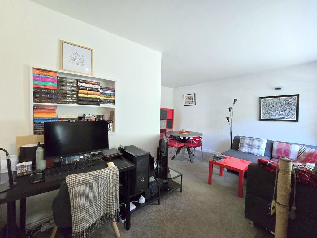 Property photo 3 of 8 Photo 13