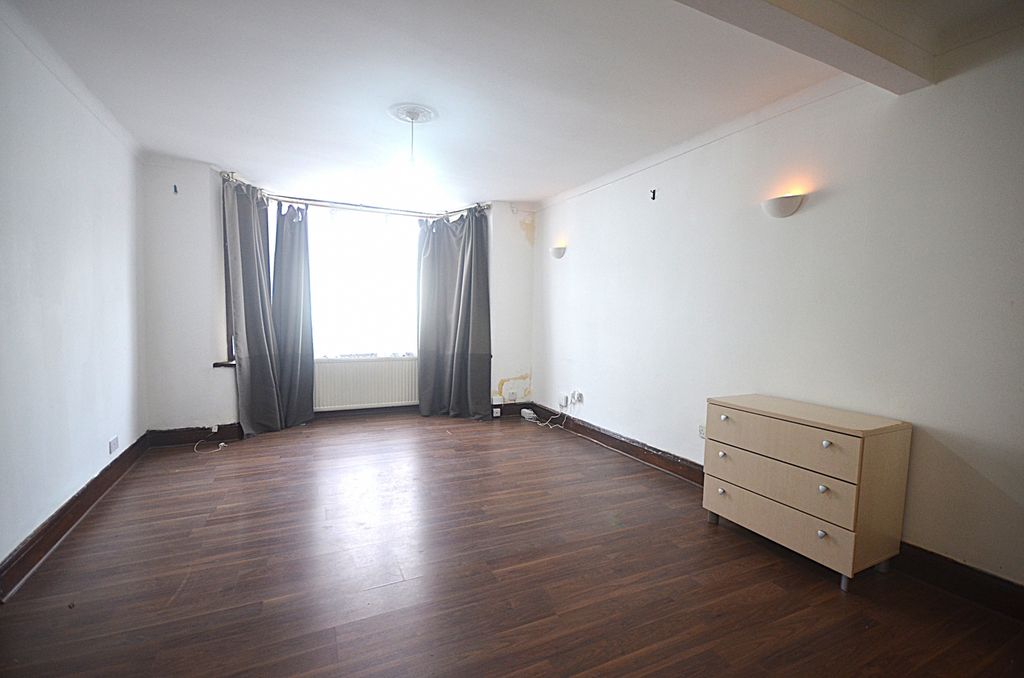 Property photo 2 of 14 Lounge