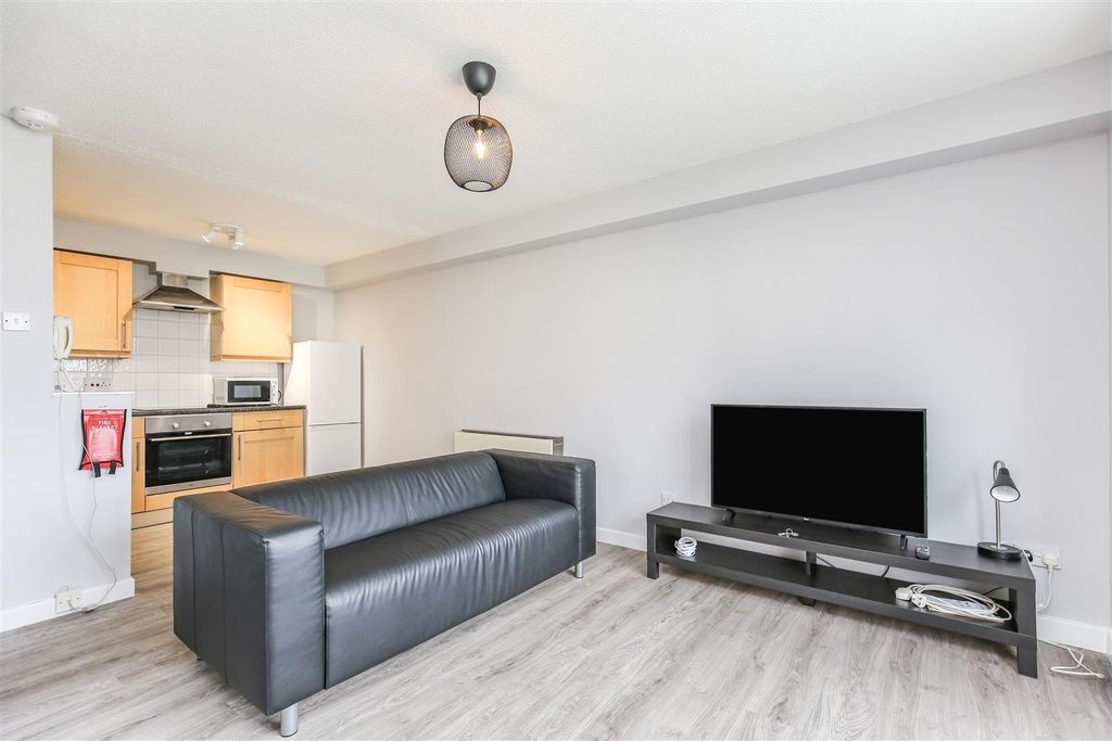 Property photo 2 of 9 Rvmrelrr-Kcoosqvg6Hmdw.Jpg