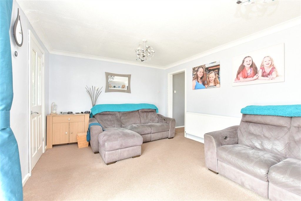 Property photo 2 of 11 Lounge