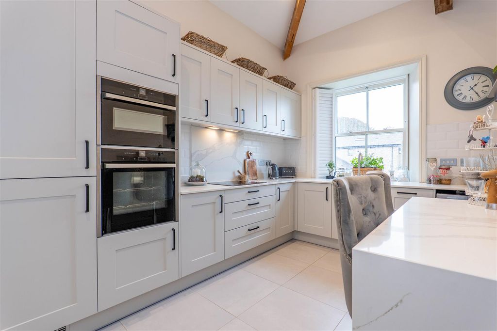 Property photo 3 of 41 Kitchen/Breakfast Room