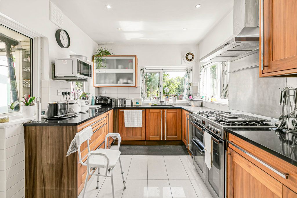 Property photo 2 of 28 Kitchen