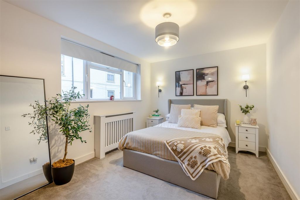 Property photo 3 of 12 8674495-Interior16.Jpg