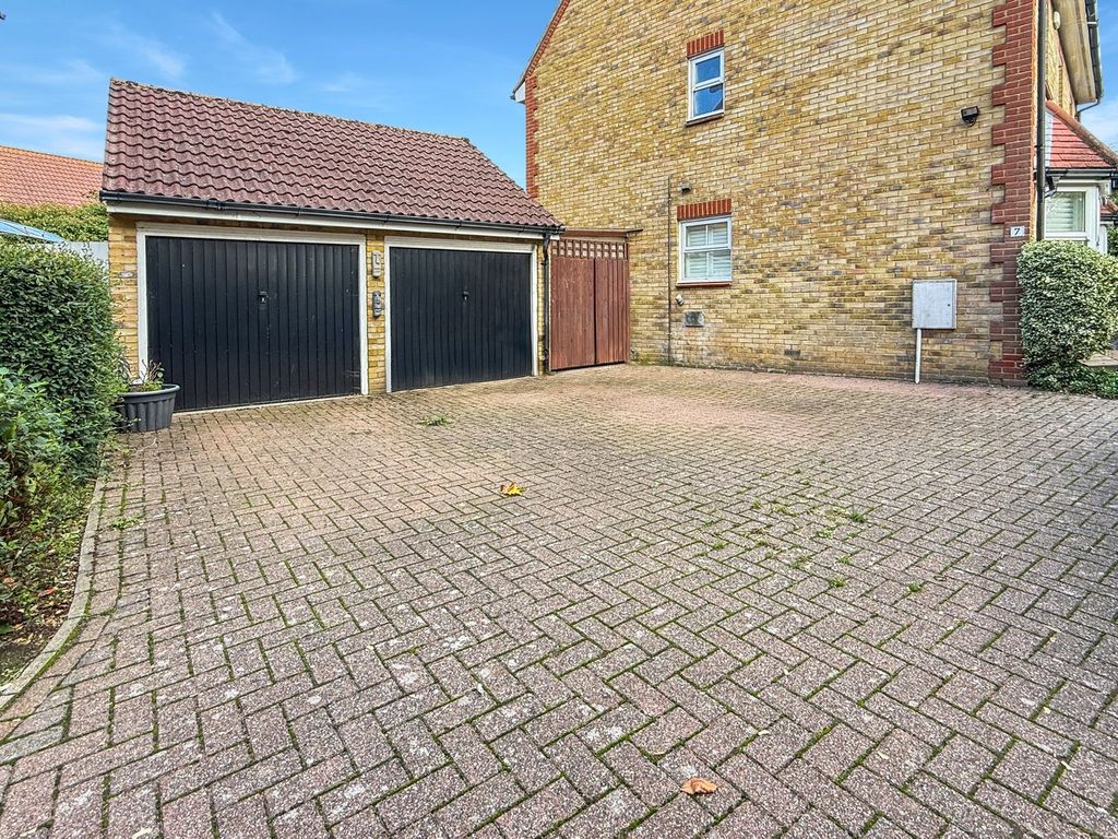 Property photo 2 of 25