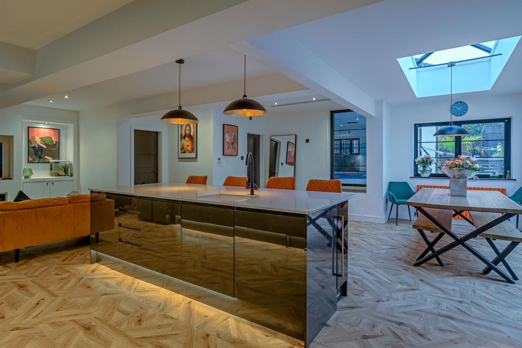 Property photo 3 of 36