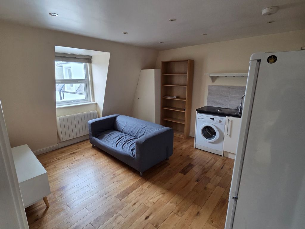 Property photo 3 of 6