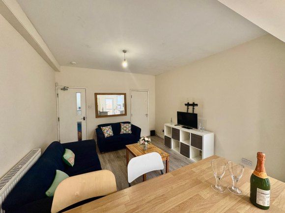 Property photo 3 of 18 3 P164 Lounge 3 8Jul25.Jpg