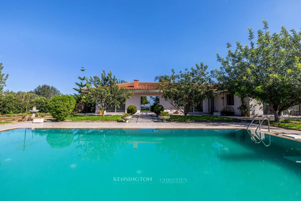 Property photo 2 of 81