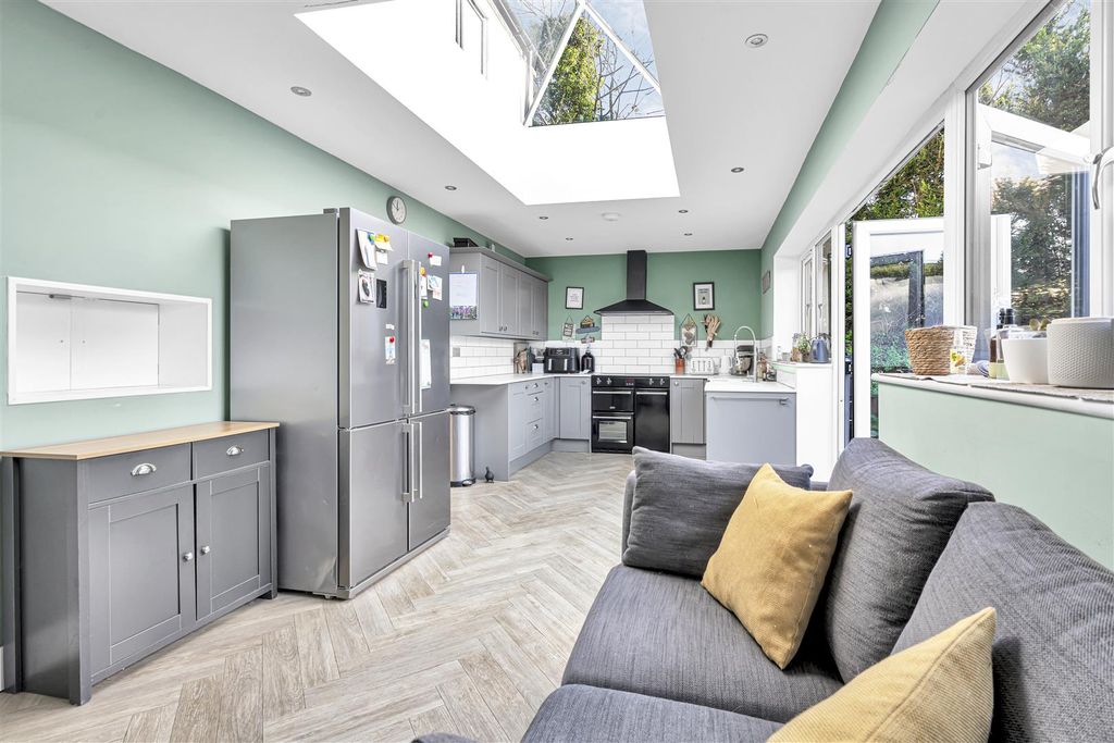 Property photo 2 of 21 Kitchen