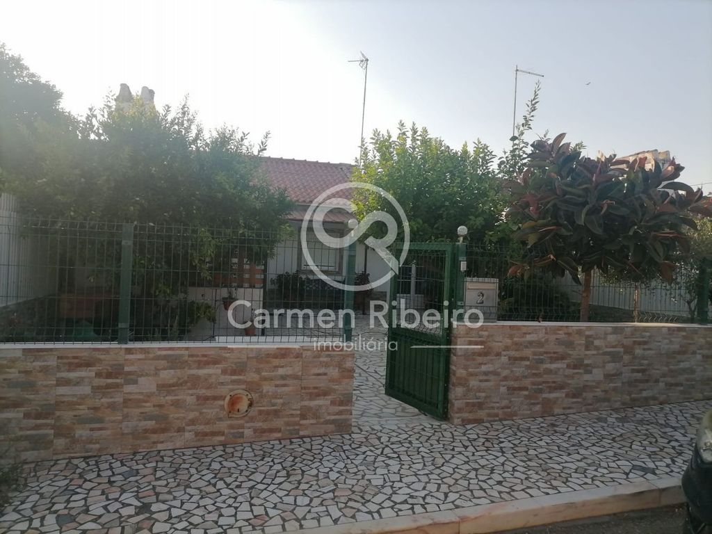 Property photo 1 of 3 Rural Ground-Floor T2 Townhouse With Closed Garage And Backyard In Veiros - Estremoz
