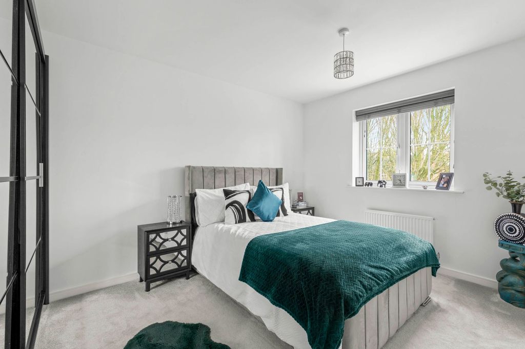 Property photo 3 of 10 Bedroom