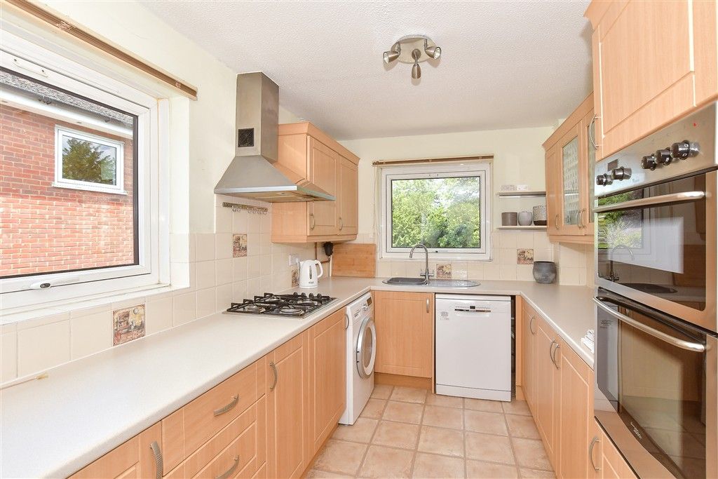 Property photo 2 of 9 Kitchen