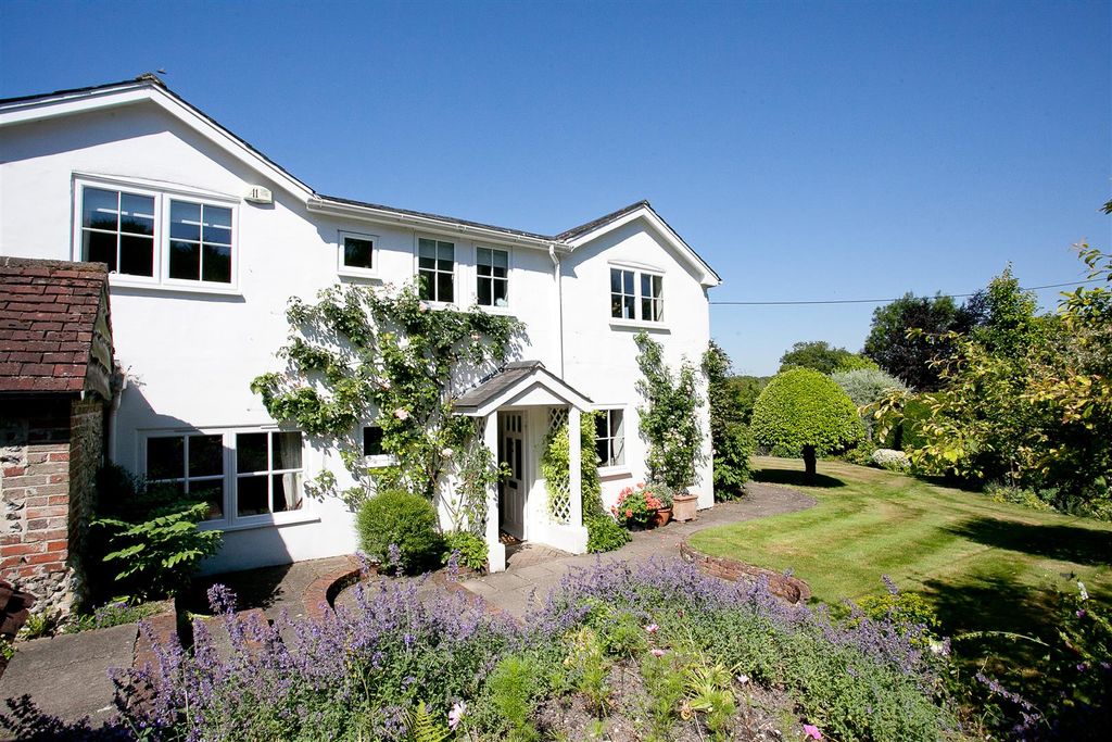 Property photo 1 of 8 Chappetts Front.Jpg