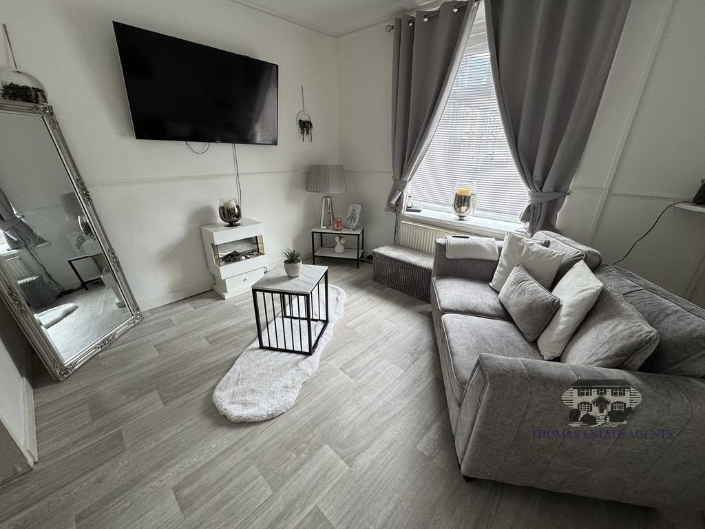 Property photo 2 of 10 Lounge