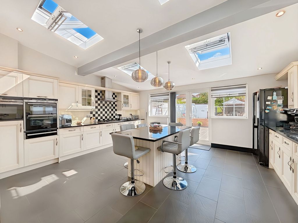 Property photo 2 of 30