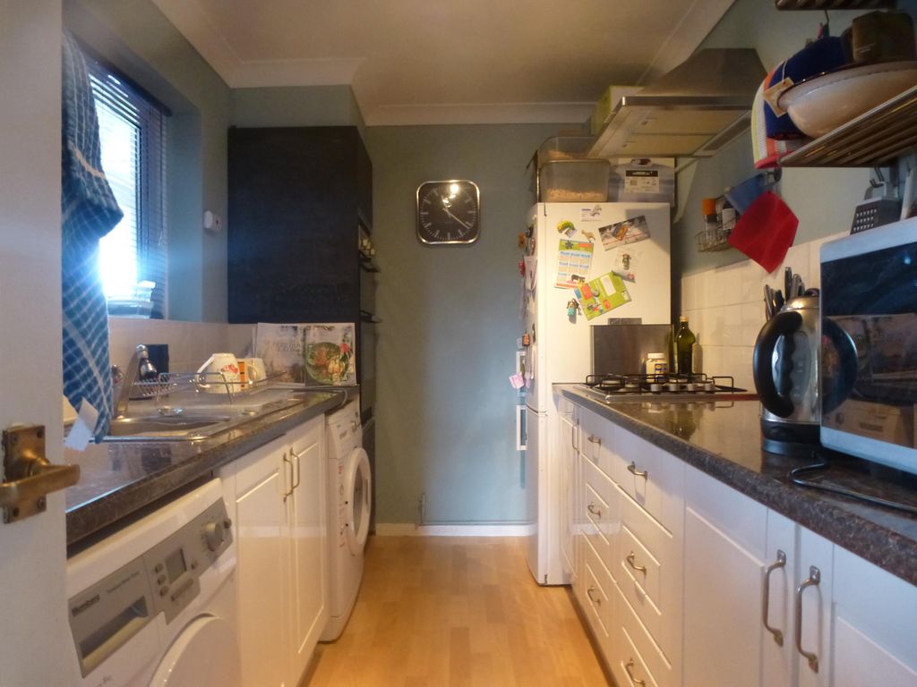 Property photo 3 of 7 Kitchen