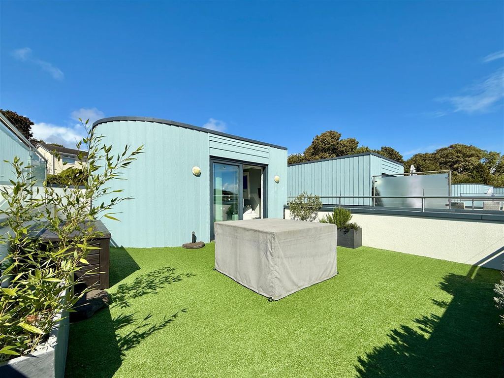 Property photo 2 of 18 Roof Terrace.Jpg