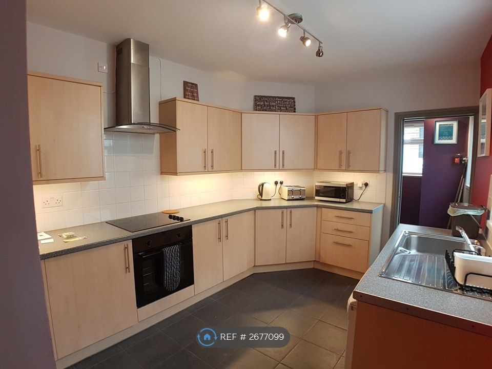 Property photo 2 of 18 Kitchen