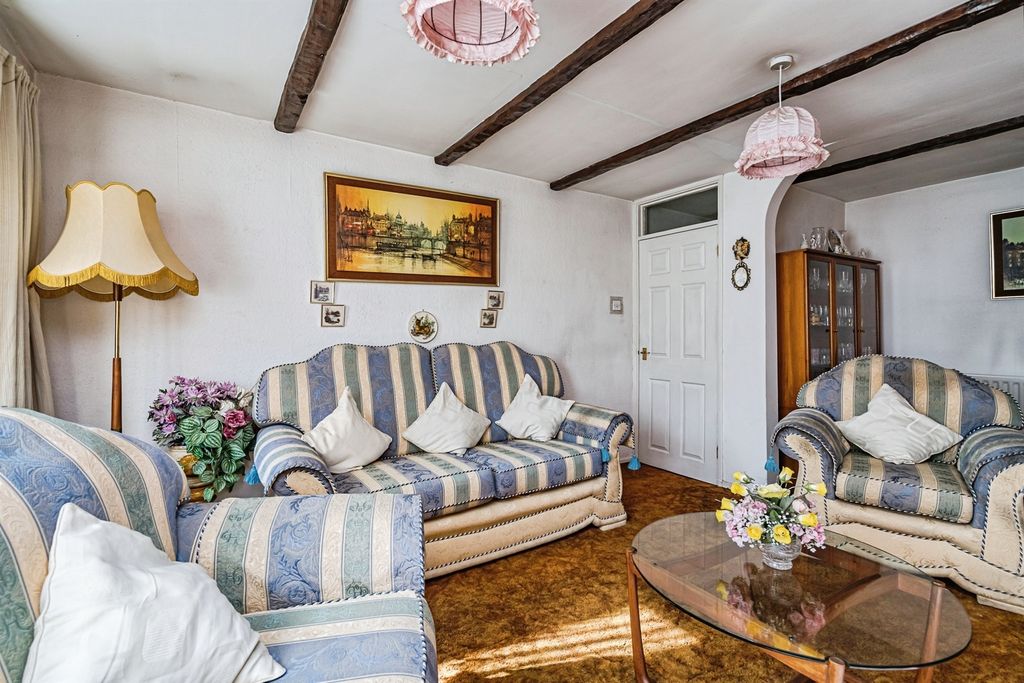 Property photo 2 of 17