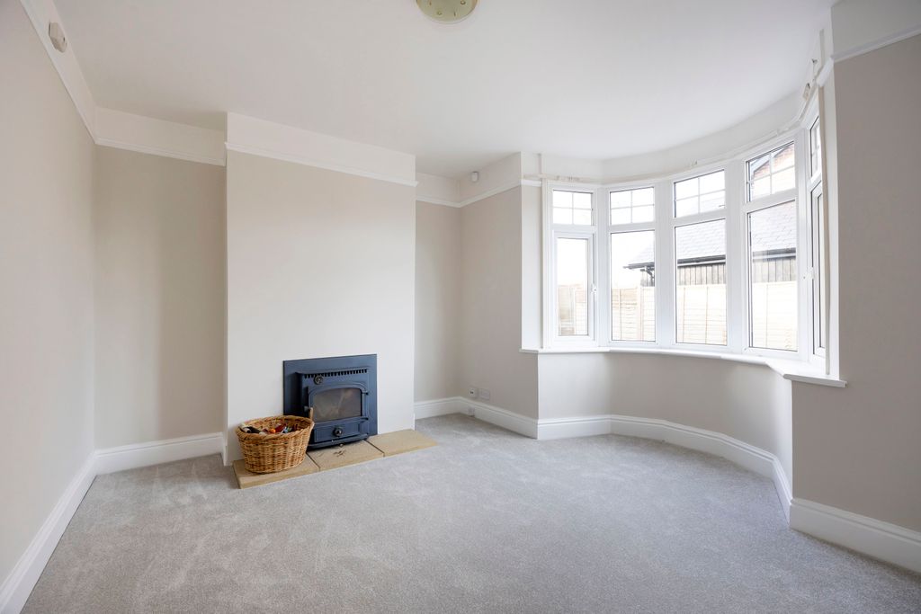 Property photo 2 of 25 Blacksmiths Lane-08