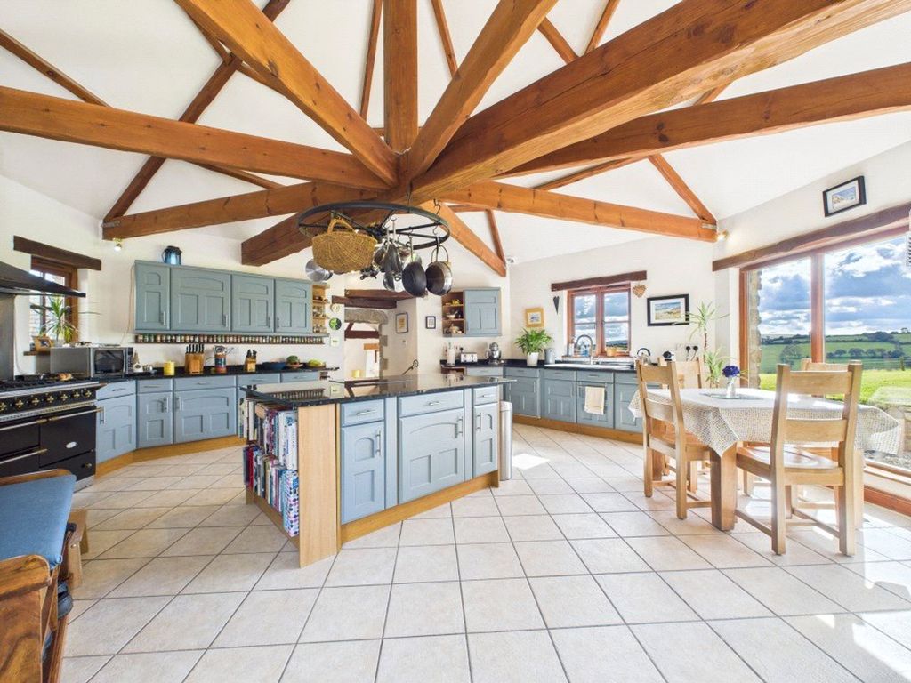 Property photo 3 of 27 Kitchen