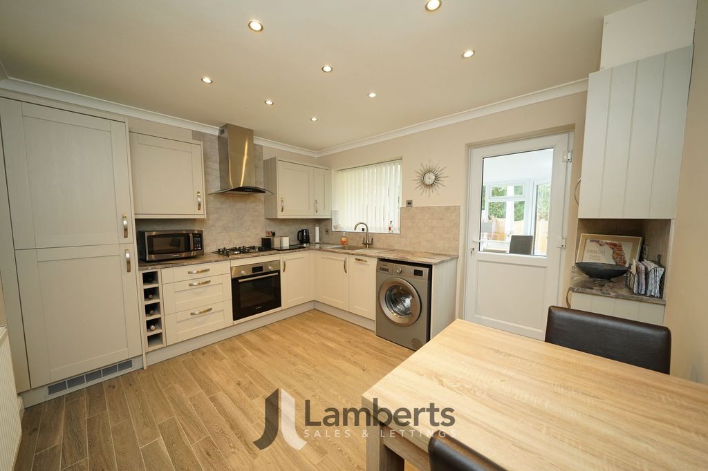 Property photo 2 of 23 Kitchen/Diner