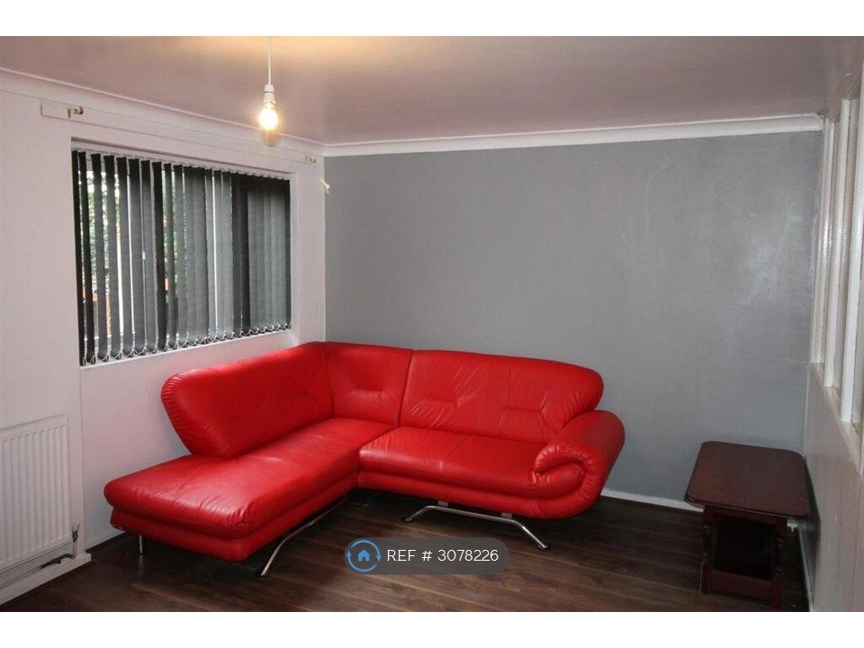Property photo 1 of 13 Livingroom