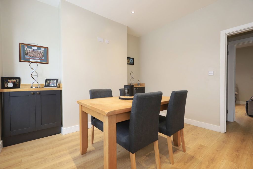 Property photo 2 of 27