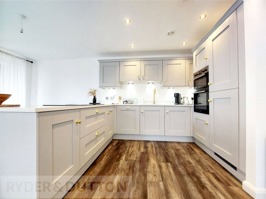 Property photo 3 of 21 Kitchen