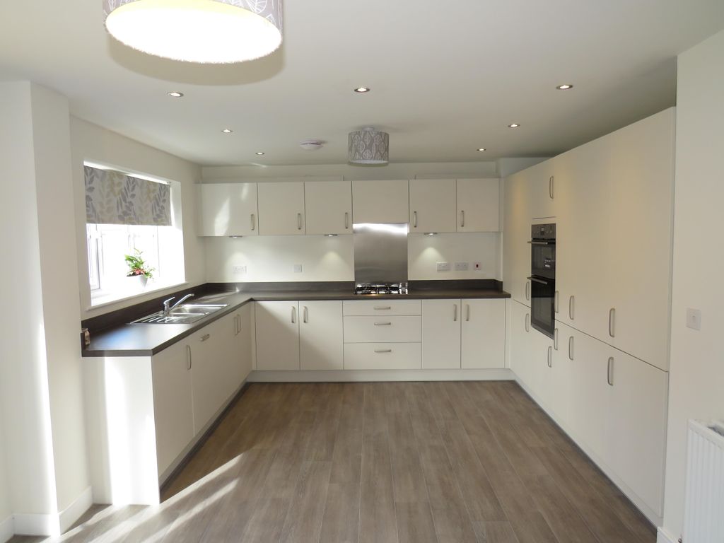 Property photo 2 of 8 Kitchen