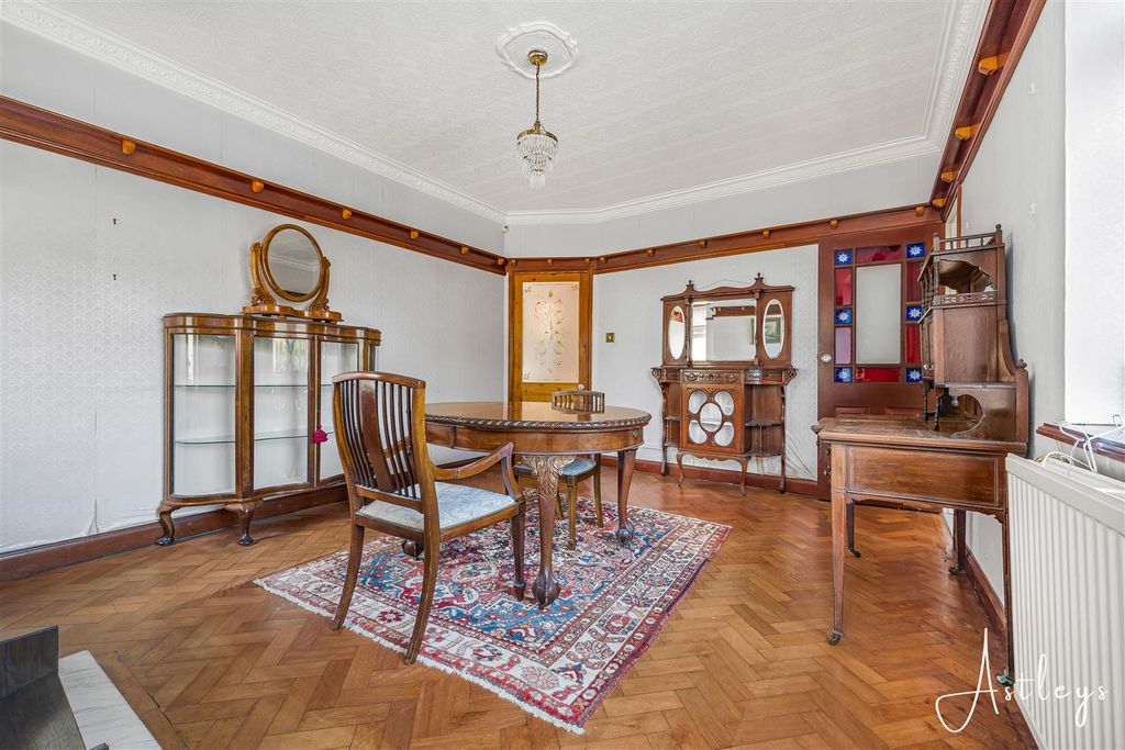 Property photo 2 of 21 Dining Room