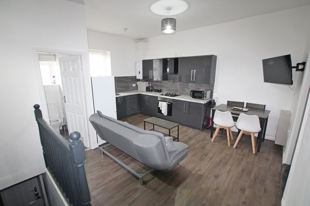 Property photo 1 of 7 1