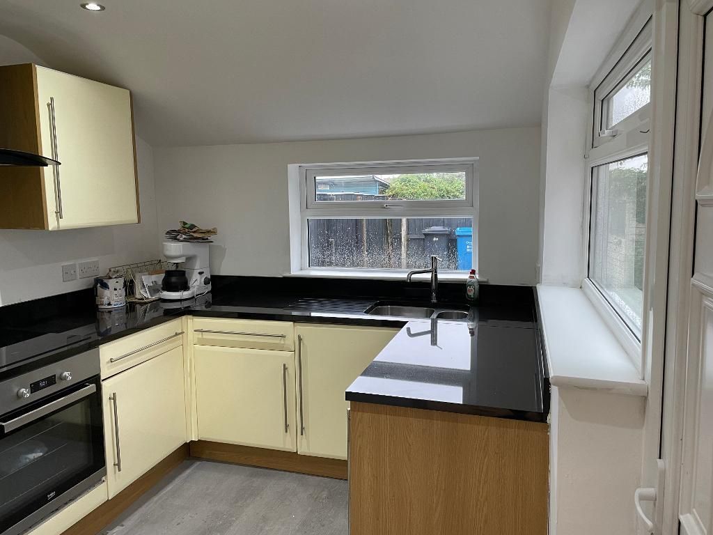 Property photo 2 of 7 Kitchen