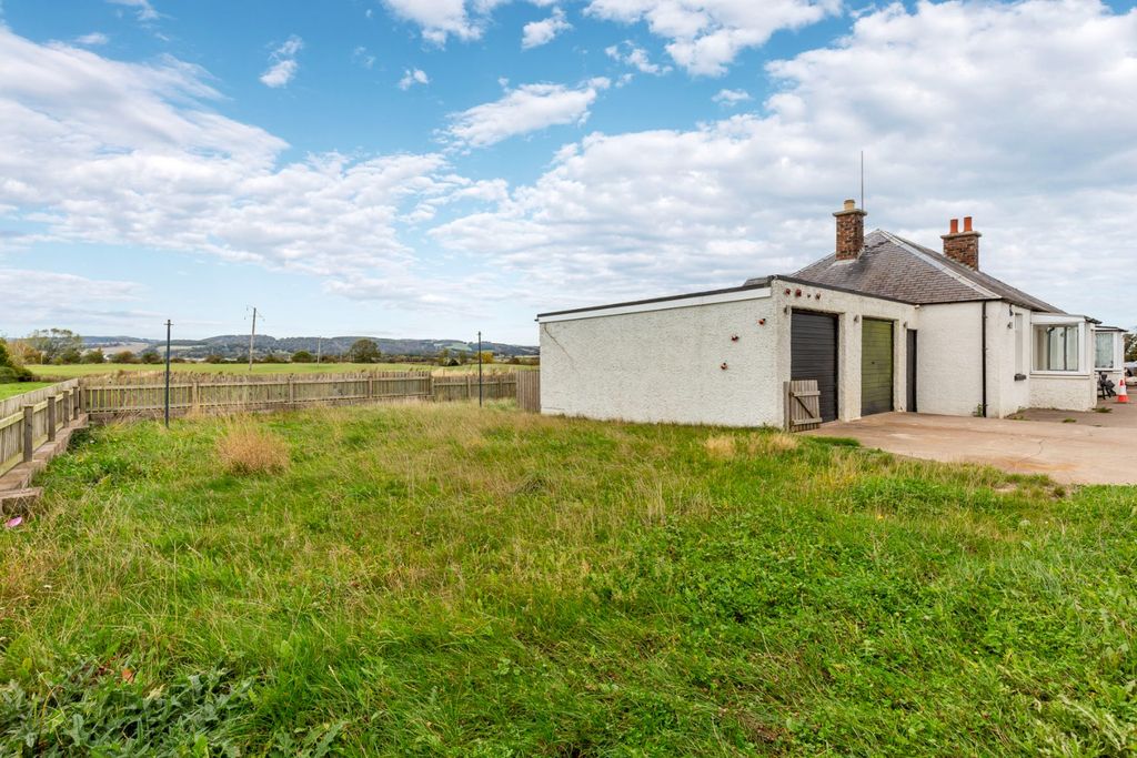 Property photo 2 of 12 4596812