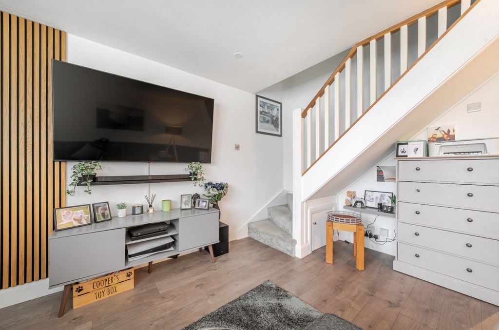 Property photo 3 of 18 1375806-9-690B66F...