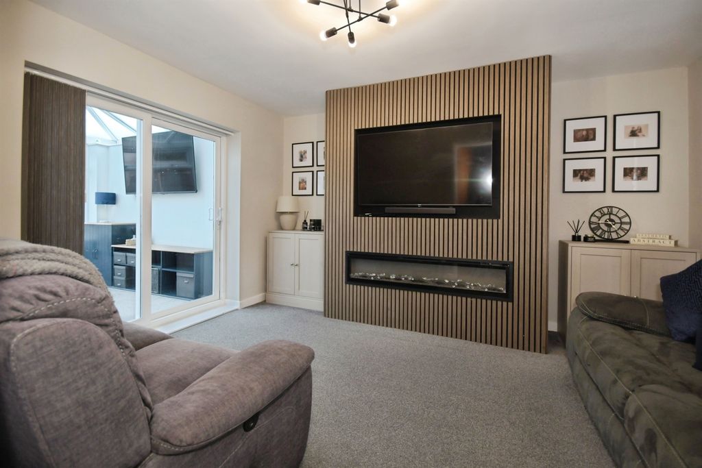 Property photo 2 of 26