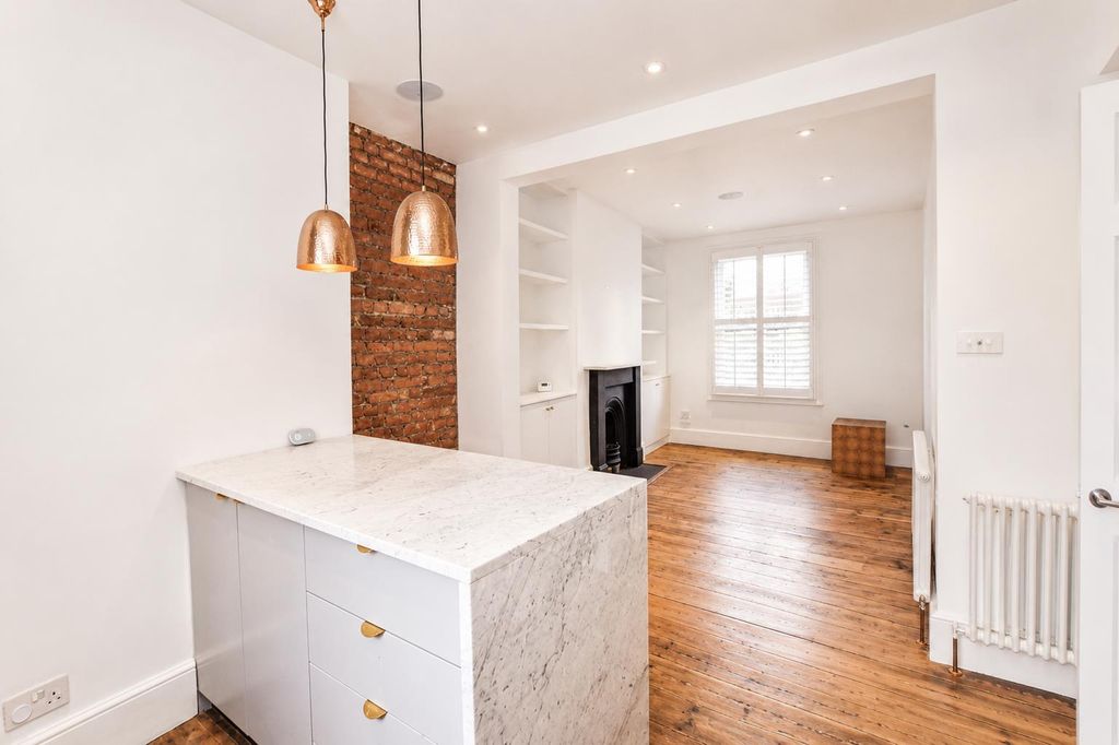 Property photo 2 of 20 Farleigh Road863F.Png